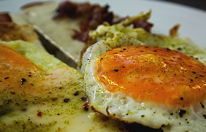 Strammer Max- Der Starter von der Gußplatte mit Topping-Grillstore Krefeld